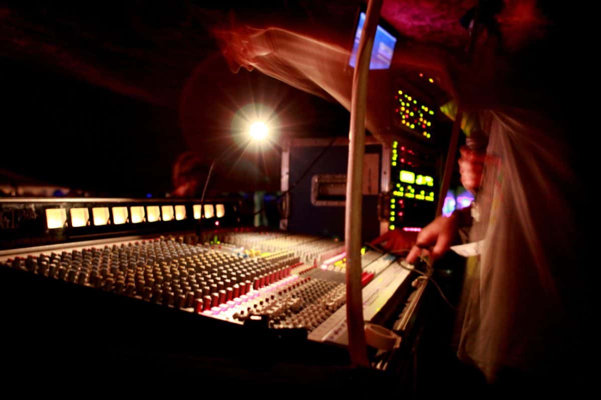 Mixing desk